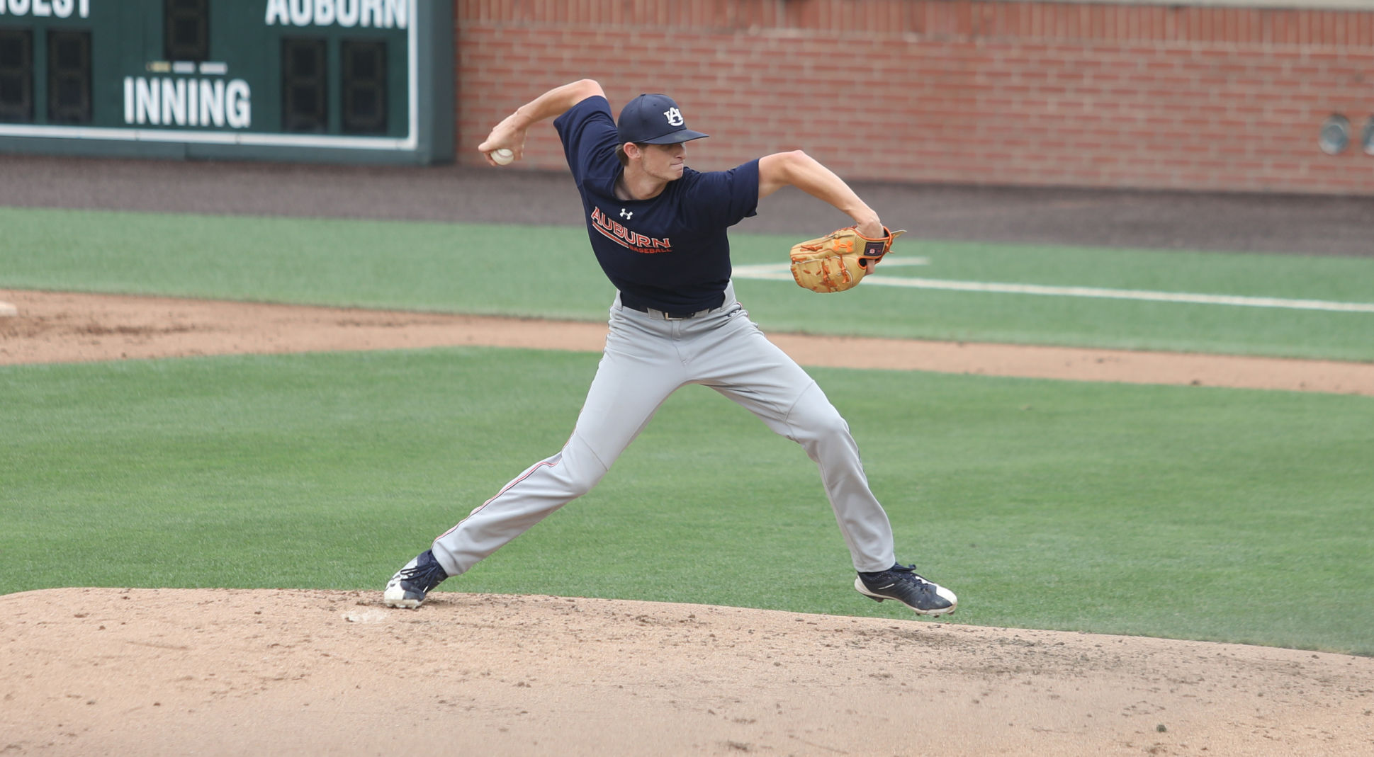 Auburn baseball practices prior to its appearance in the Super Regionals